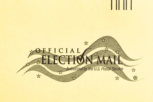 美国佐治亚州维达利亚 2020年12月16日 美国官方选举邮件标识印在一个黄色邮包封面上的宏观图片说明 — 图库照片