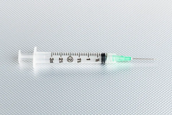Detailní Záběr Selektivním Zaměřením Hygienickou Jednorázovou Plastovou Injekční Stříkačku Jedno — Stock fotografie