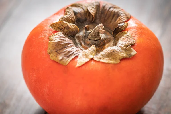 Una Macro Toma Con Enfoque Selectivo Una Fruta Madura Caqui —  Fotos de Stock