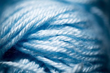 Seçici mavi ve bulanık örgü iplikleriyle aşırı yakın plan..