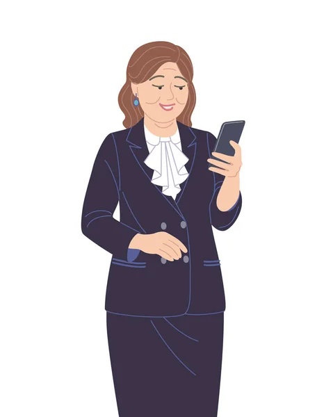 快乐的资深女商人穿着深色西服 背景是白色的 老生意人带着智能手机在日常生活和商业生活中使用现代设备的概念 矢量平面插图 — 图库矢量图片