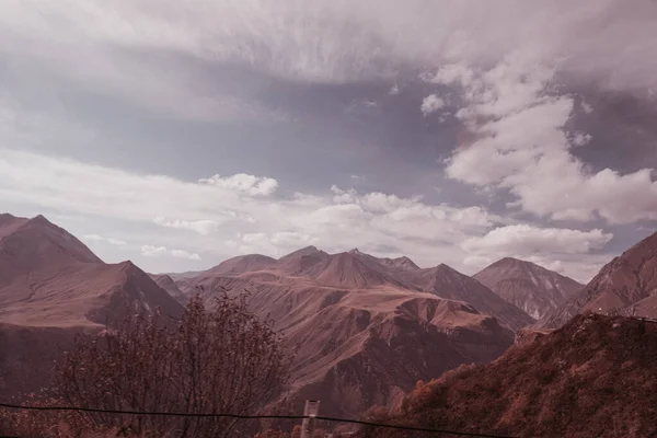 Panorama Marsiano Con Vista Las Montañas Las Nubes Paisaje Las —  Fotos de Stock