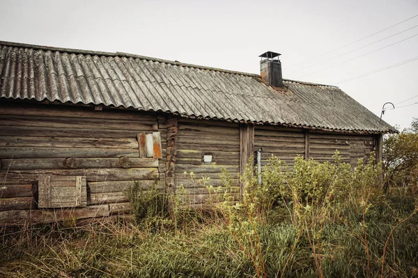 Een Oud Verlaten Houten Huis Een Verlaten Dorp Rusland Een — Stockfoto