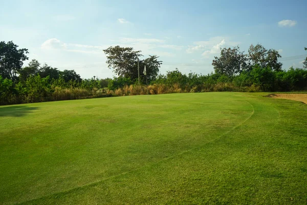 Fundo Campo Golfe Noite Tem Luz Solar Brilhando Campo Golfe — Fotografia de Stock