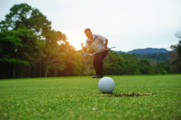Golfista Sfocato Che Gioca Golf Nel Campo Golf Serale Tramonto — Foto Stock
