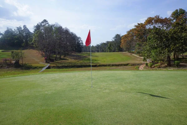 Fundo Campo Golfe Noite Tem Luz Solar Brilhando Campo Golfe — Fotografia de Stock