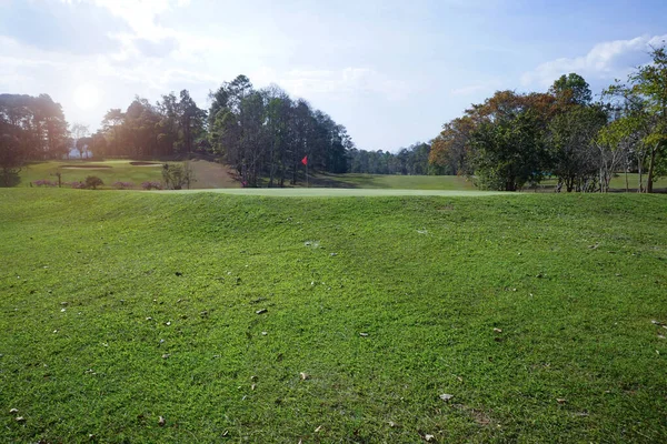 Fundo Campo Golfe Noite Tem Luz Solar Brilhando Campo Golfe — Fotografia de Stock