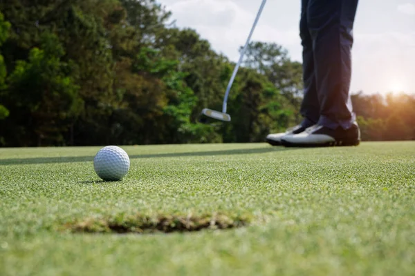 Golfisti Offuscati Stanno Mettendo Golf Nel Backglound Golf Campo Golf Immagini Stock Royalty Free