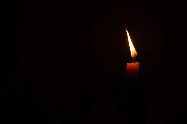 Luz Velas Fundo Traseiro Chama Vela Perto Fundo Preto — Fotografia de Stock