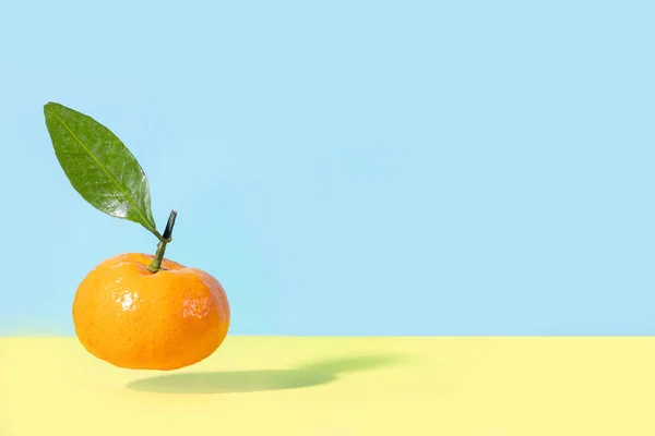 Levitation Flying Food Tangerine Green Leaf Yellow Blue Background Copy — Stock Photo, Image