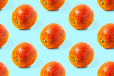 Mavi arka planda kırmızı olgun portakalların kusursuz deseni