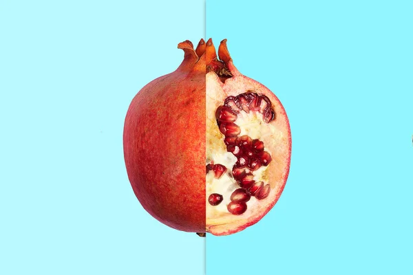 Whole Halved Red Ripe Pomegranates Grains Blue Banner Background — Stock Photo, Image