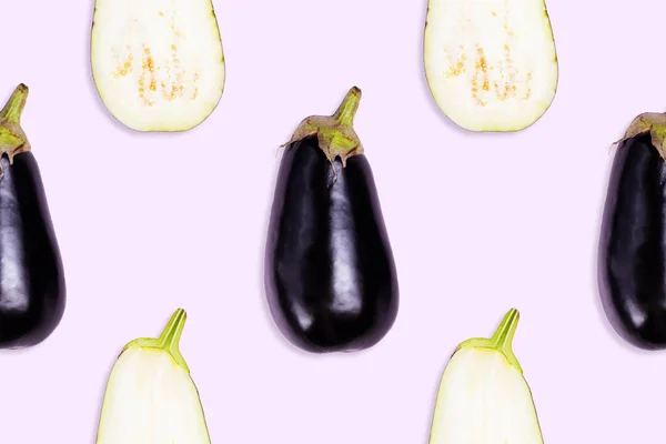 Seamless Pattern Cut Half Whole Ripe Eggplants Light Background — Stock Photo, Image