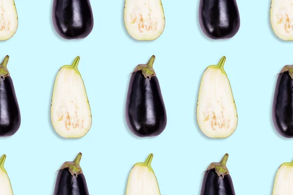 Seamless Pattern Cut Half Whole Ripe Eggplants Blue Background — Stock Photo, Image