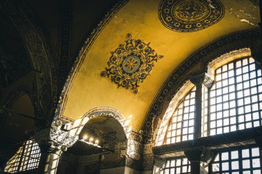 İstanbul / Türkiye, 03 Eylül 2019: Ayasofya Müzesi 'nin iç manzarası. Doom ve pencere ayrıntıları.