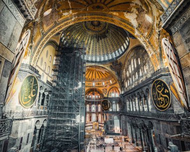 İstanbul / TURKEY, SEPTEMBER 03 2019: Panoramik Ayasofya Sophia (Ayasofya) view. Büyük bir mimari güzellik ve hem Bizans hem de Osmanlı İmparatorlukları için önemli bir ulusal dönüm noktasıdır..