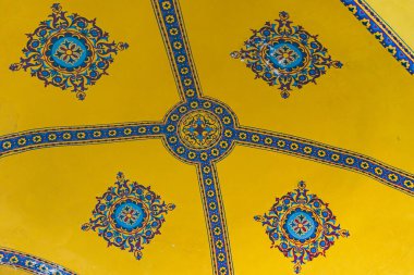 İstanbul / Türkiye, 03 Eylül 2019: Ayasofya Müzesi 'nin süslü ve boyalı kubbesi. İstanbul, Türkiye