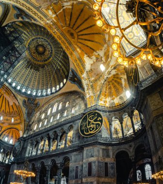 İstanbul / TURKEY, EYLÜL 03: 2019: Ayasofya Müzesi. İnanılmaz bir yer ve burası dünyanın en büyük binalarından ve popüler turistik merkezlerinden biri.