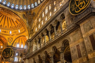 İstanbul, Türkiye / 03 Eylül 2019: Ayasofya (Kutsal Bilgelik Kilisesi) iç görünümü. Ayasofya (Ayasofya) daha popüler bir turizm merkezi.