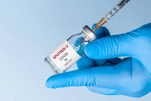 Coronavirus Vaccin Concept Achtergrond Nieuw Vaccin Sputnik Geïsoleerd Blauwe Achtergrond — Stockfoto