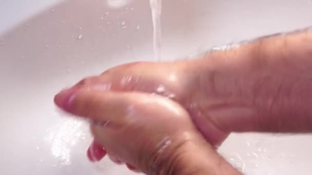 Händewaschen Der Spüle — Stockvideo