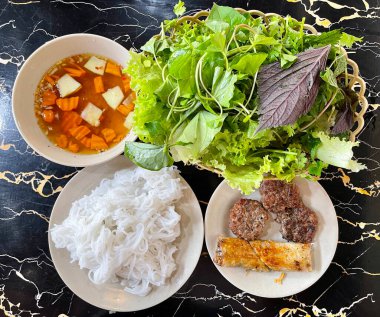 Vietnam eriştesi çok lezzetli.