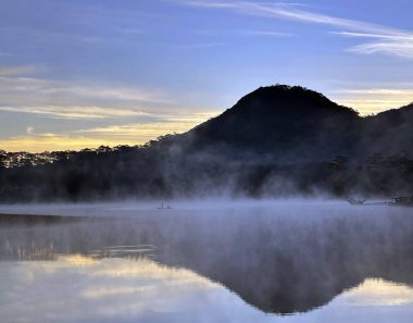 Gölde bir sabah çiği