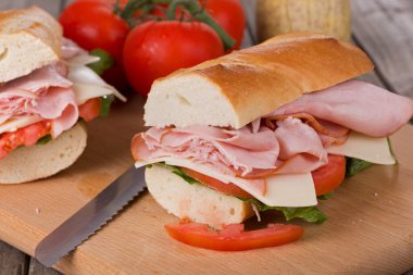 Taze jambon ve peynirli sandviç