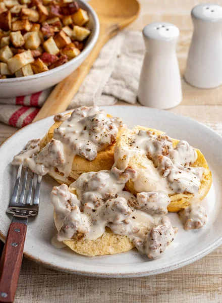 Biscuits Creamy Sausage Gravy Plate Fried Potatoes Background — Stock Photo, Image