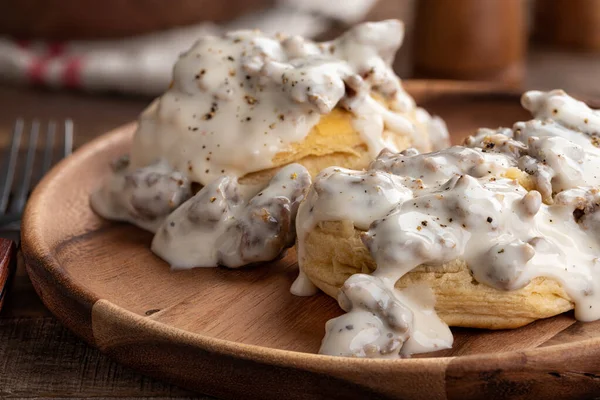 Closeup Biscuits Creamy Sausage Gravy Wooden Plate — Stock Photo, Image