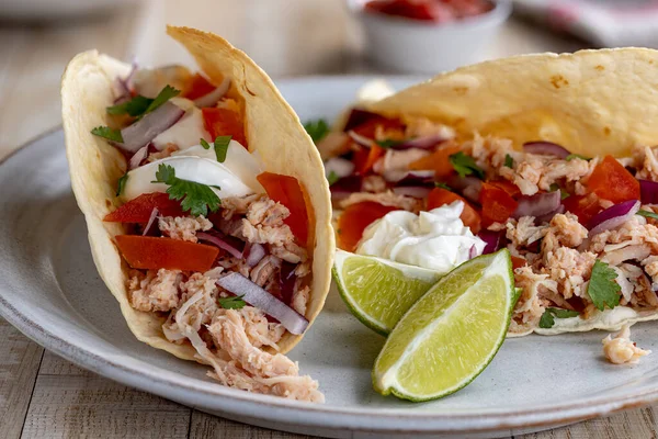 Tacos Pulled Chicken Tomato Onion Sour Cream Lime Wedges Side — Stock Photo, Image