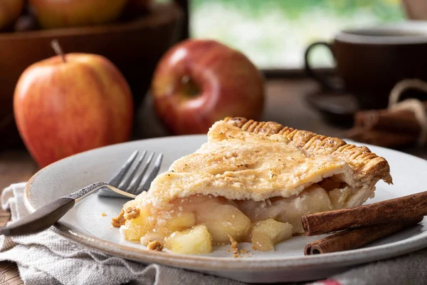 Slice Apple Pie Plate Apples Cinnamon Sticks Coffee Background — Stock Photo, Image