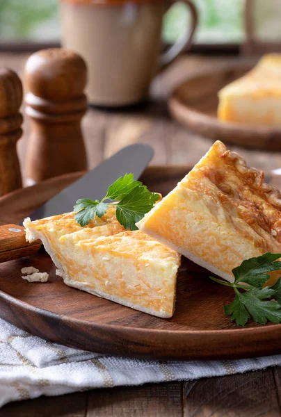 Slice Cheese Quiche Garnished Parsley Wooden Plate — Stock Photo, Image