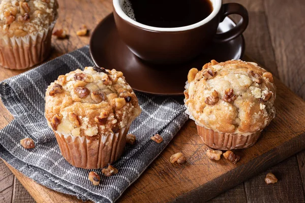 Banaan Moer Muffins Kopje Koffie Een Doek Servet Snijplank — Stockfoto