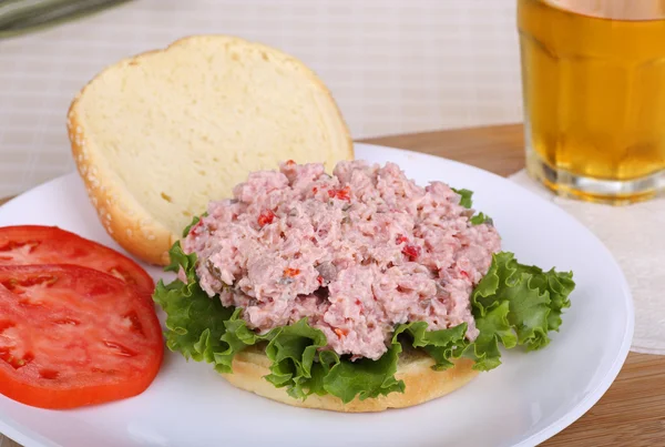 Sandwich cu salată de șuncă — Fotografie, imagine de stoc