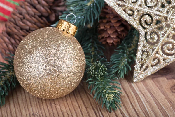 Bola de Natal de ouro Closeup — Fotografia de Stock