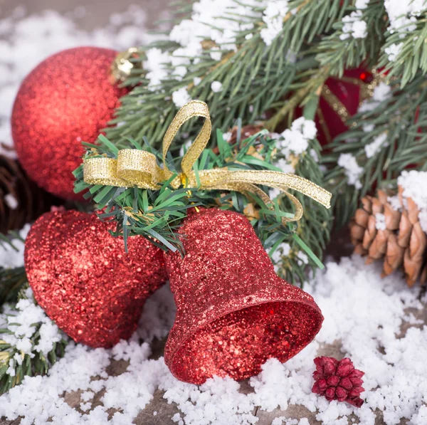 Roter Weihnachtsglockenschmuck — Stockfoto