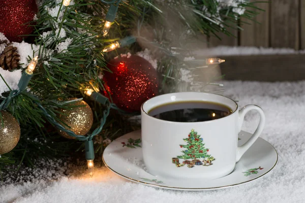 Рождественская чашка кофе — стоковое фото