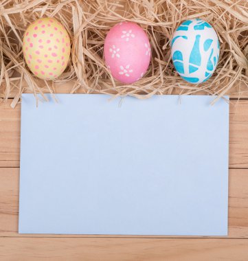 Renkli Paskalya yortusu yumurta kenarlık