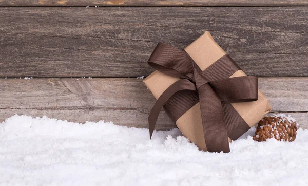 Braunes Geschenkpaket — Stockfoto