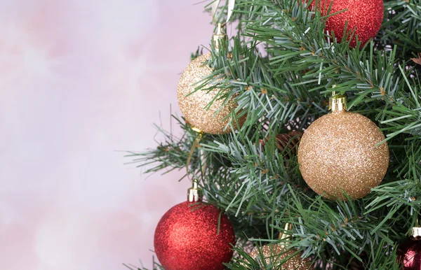 Oro y adornos rojos de Navidad — Foto de Stock