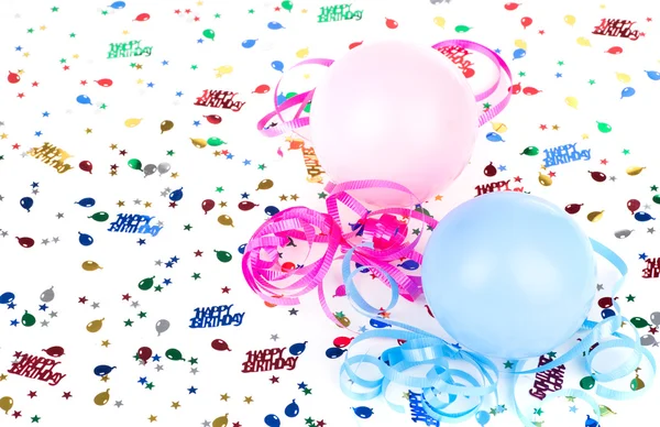 Verjaardagsballons en confetti — Stockfoto