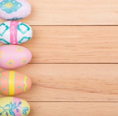 Renkli boyalı Paskalya yumurtaları