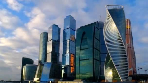莫斯科的摩天大楼 - 城市。时间流逝，白天云的移动. — 图库视频影像