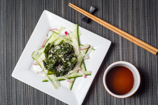 Wakame seaweed salad with cucumber — Stock Photo, Image