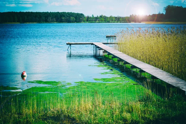 Bahar gündoğumu Mavi Göl - retro etkisi üzerinde