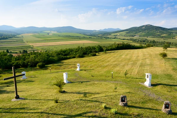 Golgata i Hercegkut - vit kapell och landskap — Stockfoto