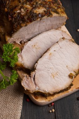 kavrulmuş domuz eti