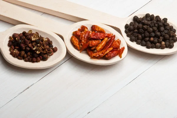 Sichuan, black and peperoncini peppers — Stock Photo, Image