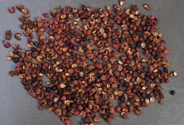 Dried and crushed sichuan pepper — Stock Photo, Image